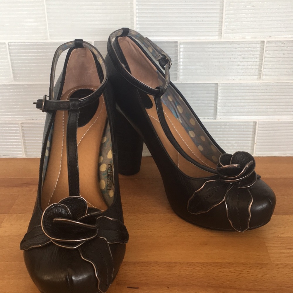 Fossil Heels